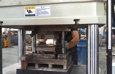 150噸錨杆(gan)托盤四(sì)柱液壓(ya)機視頻(pín)