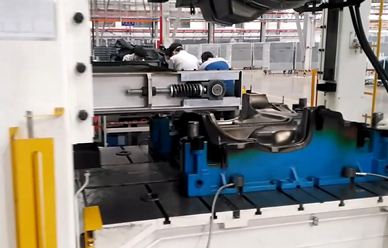 200T框(kuàng)架壓汽車(chē)内飾