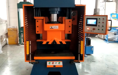 導軌式(shì)液壓沖床(chuang)視頻