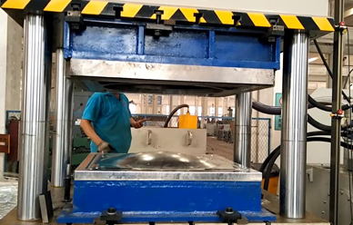 沃(wo)達水箱拉(lā)伸機