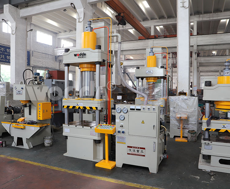 200噸四柱三梁液壓機 200噸四柱三梁液壓機