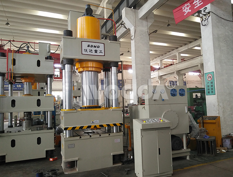 四柱液壓機實物圖