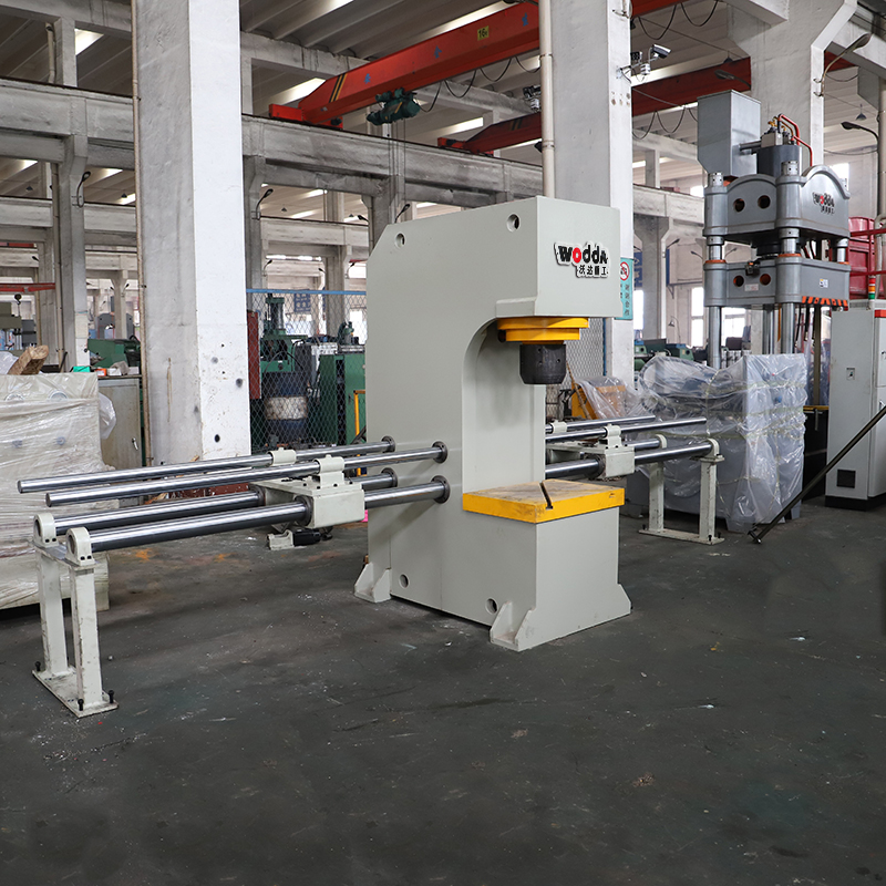 200噸校(xiao)直機-單(dan)臂校直(zhi)機