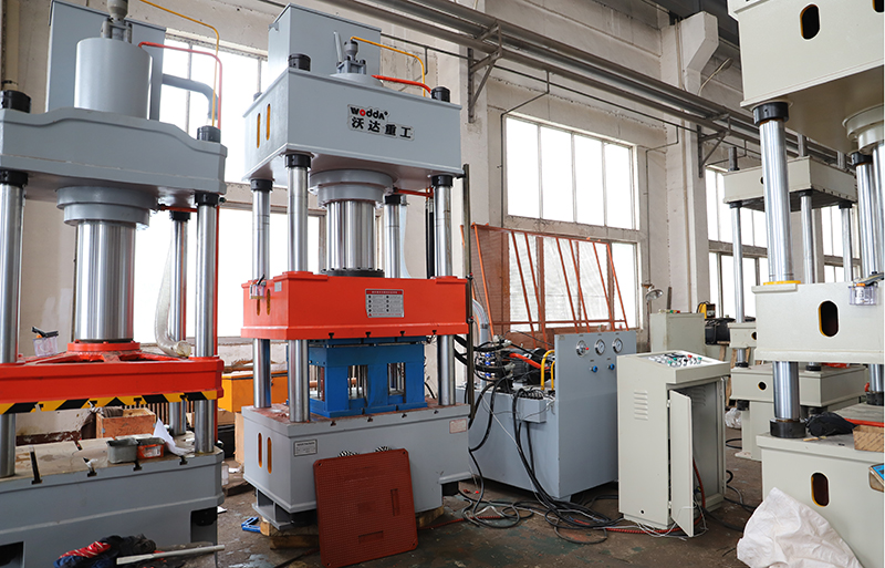 複合(hé)樹脂井(jing)蓋模壓(ya)液壓機(ji)