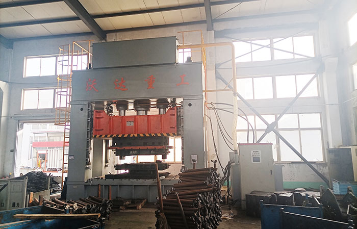 800噸(dun)框架式貨(huò)車大卡車(che)配件沖壓(ya)成型液壓(ya)機