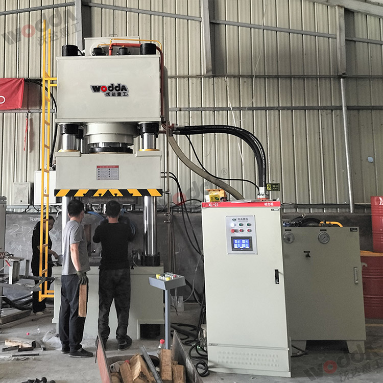 500噸熱模鍛液壓機(圖1) 500噸熱模鍛液壓機(圖1)