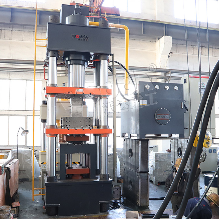 630噸四梁四柱液壓機 630噸四梁四柱液壓機