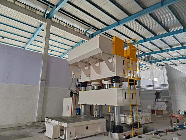 3000噸複合材料模壓機 3000噸複合材料模壓機