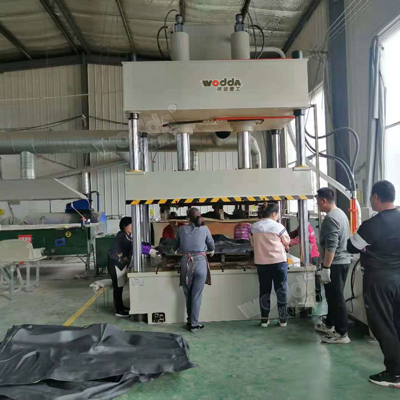 200噸汽車腳墊熱壓成型液壓機 200噸汽車腳墊熱壓成型液壓機