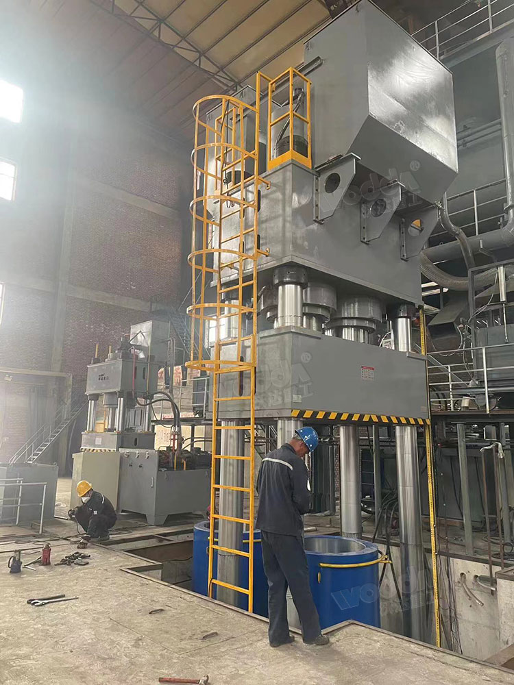 2000噸石墨坩埚成型液壓機安裝調試.jpg 2000噸石墨坩埚成型液壓機安裝調試.jpg