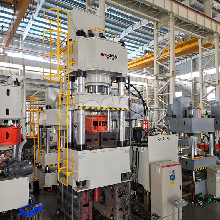 1000噸陶瓷粉末成型液壓機車間實拍 1000噸陶瓷粉末成型液壓機車間實拍