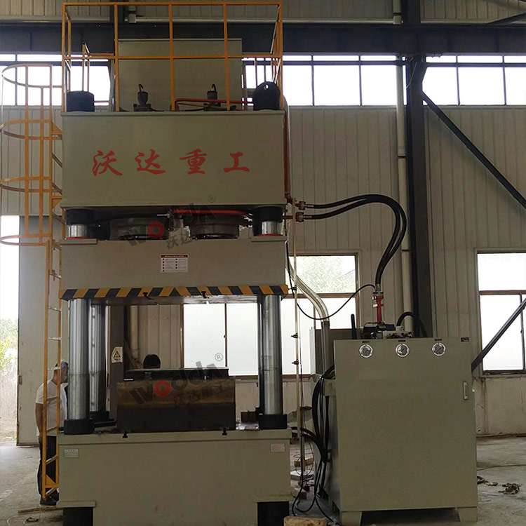 800噸四柱液壓機客戶試機現場 800噸四柱液壓機客戶試機現場