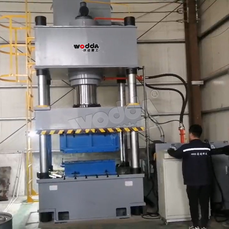 500噸四柱液壓機沖壓不鏽鋼水箱闆