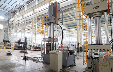 315噸耐火材料(liao)成型液壓機(ji)