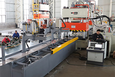 全(quan)自動錨(máo)杆托盤(pán)生産線(xiàn)（630噸錨杆(gǎn)托盤液(yè)壓機）