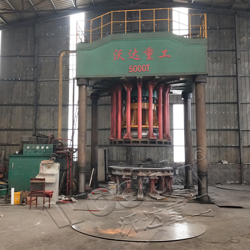 大(da)型油罐(guan)封頭拉(la)伸液壓(ya)機