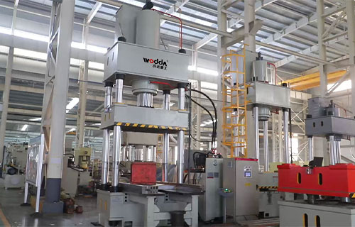 500噸伺(si)服液壓(yā)機帶移(yí)動工作(zuò)台