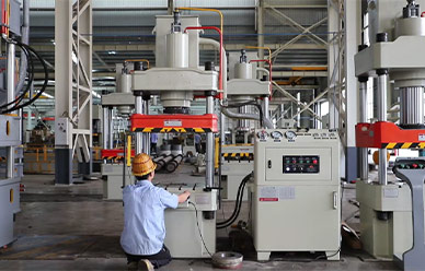 100噸三梁(liang)四柱液(ye)壓機