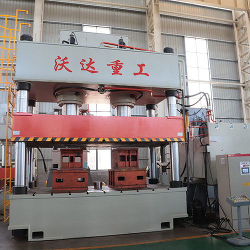 1000噸SMC玻(bo)璃鋼水(shui)箱成型(xíng)液壓機(jī)_1000噸液壓(yā)機定制(zhi)