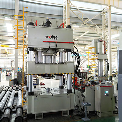 大(dà)直徑封(fēng)頭拉伸(shēn)液壓機(ji)_1750噸封頭(tóu)拉伸機(jī)